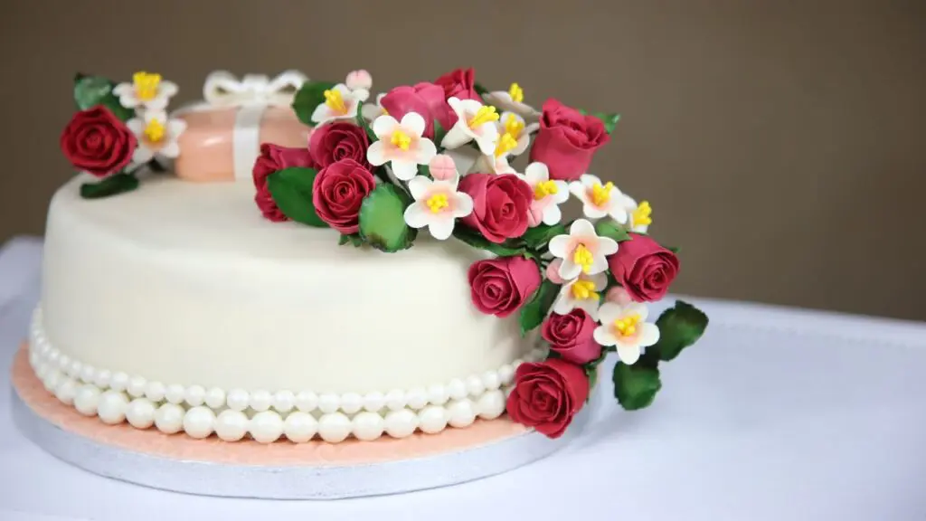 What is a custom cake